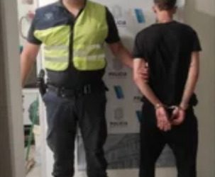 FUE CAPTURADO POR INTENTAR ROBAR UNA BICICLETA DE LA VEREDA DE UNA HELADERÍA