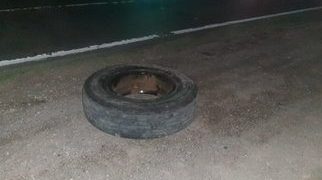 UN CAMIONERO PERDIO LA VIDA LUEGO DE QUE SE LE EXPLOTARA UN NEUMÁTICO