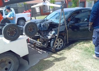 UN AUTOMOVILISTA PROVOCO UN FUERTE CHOQUE Y DIO ALCOHOLEMIA POSITIVA