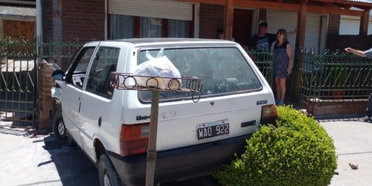 CHOCO CONTRA UNA CASA LUEGO DE PERDER EL CONTROL DE SU AUTO