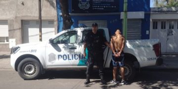 INTENTÓ RECUPERAR UNA MOTO LUEGO DE UN ACCIDENTE Y QUEDÓ DETENIDO