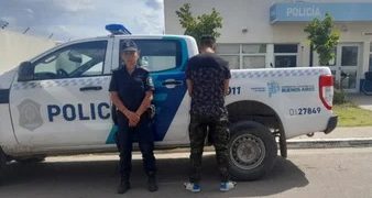 UN HOMBRE QUE AMENAZABA CON ARMA DE FUEGO MIENTRAS CONDUCÍA FUE DETENIDO EN LA TARDE DE HOY