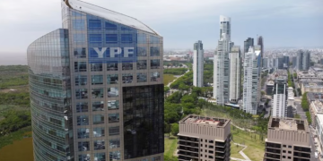 YPF NEGOCIA PARA QUE SHELL REEMPLACE A PETRONAS EN EL MEGA PROYECTO DE VACA MUERTA