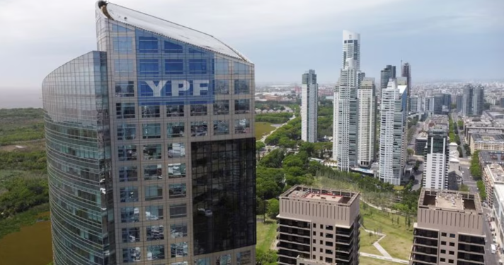YPF NEGOCIA PARA QUE SHELL REEMPLACE A PETRONAS EN EL MEGA PROYECTO DE VACA MUERTA