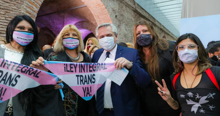 EL GOBIERNO AVANZA CON UNA LEY PARA ELIMINAR EL CUPO TRANS Y LA «DISCRIMINACIÓN POSITIVA» EN EL ESTADO