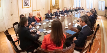 EN 2024, LAS TRANSFERENCIAS DISCRECIONALES DEL GOBIERNO NACIONAL A LAS PROVINCIAS CAYERON UN 75%