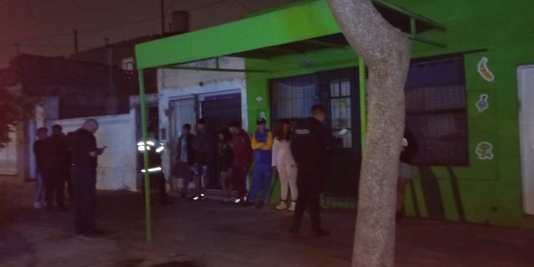 DESALOJARON UNA FIESTA CLANDESTINA EN TIRO FEDERAL DONDE HABÍA 60 PERSONAS