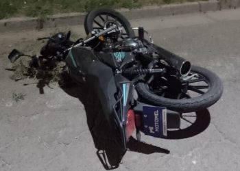 UN MOTOCICLISTA FALLECIO LUEGO DE ESTRELLARSE CONTRA UN POSTE DE LUZ