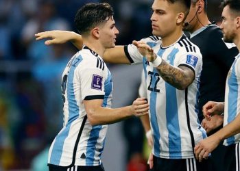 LAUTARO MARTÍNEZ Y JULIÁN ÁLVAREZ ENTRE LOS CINCO GOLEADORES MÁS CAROS DEL MUNDO