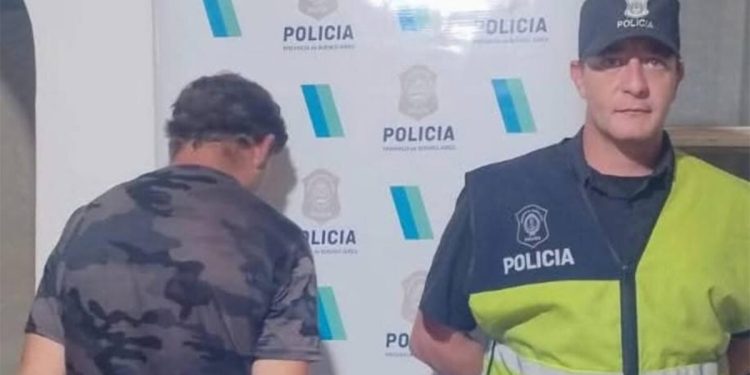 ENTRÓ A ROBAR A LA CASA DE UNA BOMBERA QUE ESTABA APAGANDO UN INCENDIO Y FUE DETENIDO
