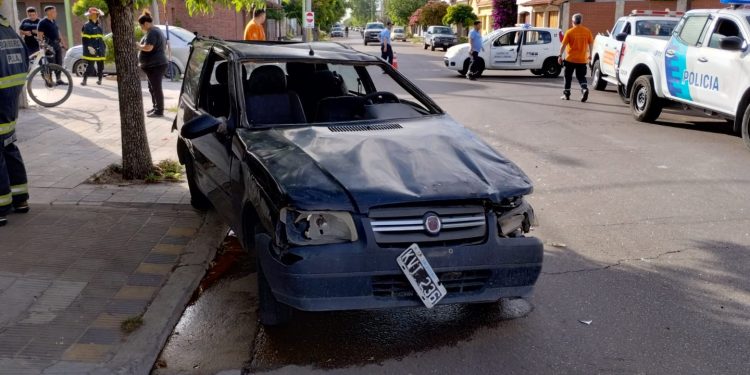 UNA MUJER FUE HOSPITALIZADA LUEGO DE SALIR DESPEDIDA DE SU AUTO POR UN CHOQUE EN EL BARRIO PEDRO PICO