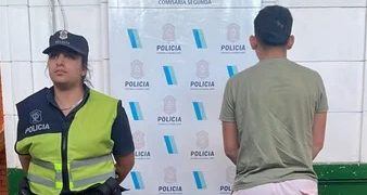 FUE DETENIDO POR CIRCULAR EN UN AUTO CON DOCUMENTACIÓN ADULTERADA
