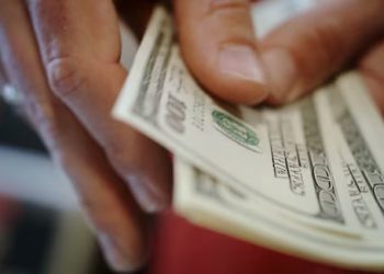 DESDE EL VIERNES, LOS COMERCIOS PODRÁN EXHIBIR LOS PRECIOS DE SUS PRODUCTOS EN DÓLARES