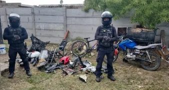 SE REALIZARON MULTIPLES ALLANAMIENTOS EN LA CIUDAD DONDE SECUESTRARON DROGA, ARMAS Y MOTOS