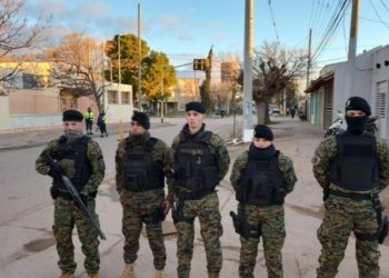 UNA MUJER FUE DETENIDA LUEGO DE SER ACUSADA DE VENDER DROGAS EN UN ALLANAMIENTO