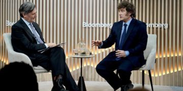 JAVIER MILEI CONFIRMÓ QUE NEGOCIA CON EL FMI UN CRONOGRAMA DE DESEMBOLSOS QUE PERMITA ACELERAR LA SALIDA DEL CEPO