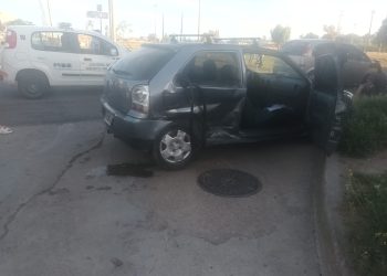UNA MENOR FUE HOSPITALIZADA LUEGO DE SALIR DEPEDIDA DE UN AUTO POR UN CHOQUE