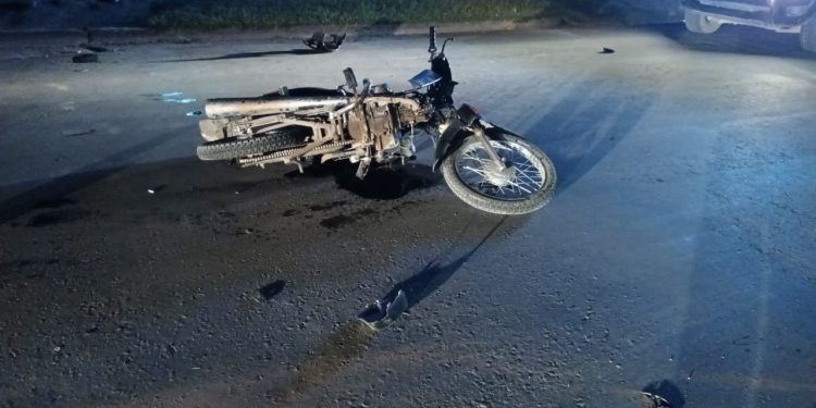 TRES PERSONAS RESULTARON HERIDAS EN UN TRIPLE CHOQUE DE MOTOS