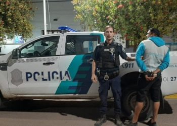 FUERON DETENIDOS LUEGO DE INTENTAR ROBAR CERVEZAS Y LEÑA DE UN NEGOCIO