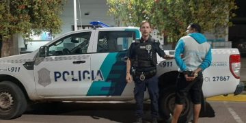 FUERON DETENIDOS LUEGO DE INTENTAR ROBAR CERVEZAS Y LEÑA DE UN NEGOCIO