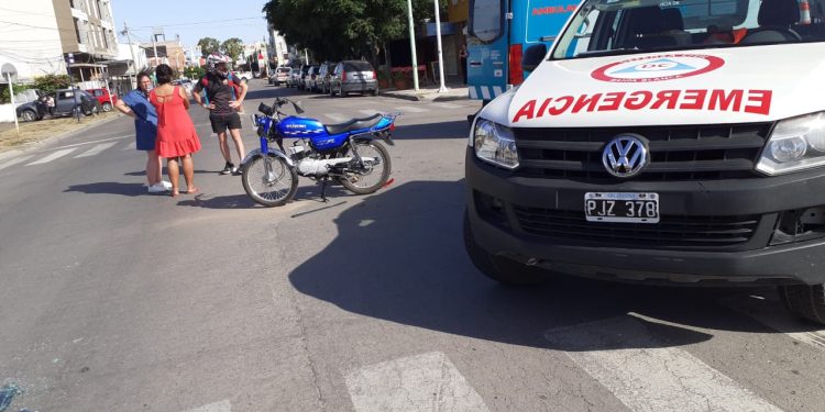 UN MOTOCICLISTA FUE HOSPITALIZADO POR UNA FRACTURA EXPUESTA