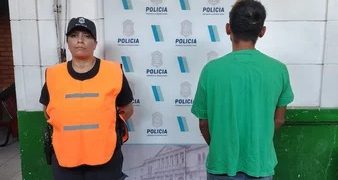 ENCONTRARON PLANTAS DE MARIHUANA Y PARTE DE UNA MOTO ROBADA EN UN ALLANAMIENTO
