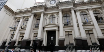EL BANCO CENTRAL BAJÓ LA TASA DE INTERÉS ANTES DE QUE EMPIECE EL AJUSTE DEL DÓLAR A UN RITMO DEL 1% MENSUAL