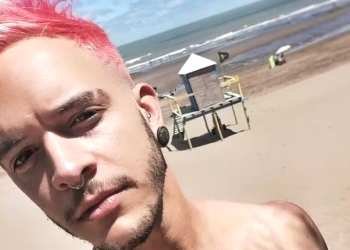 BUSCAN A UN BAHIENSE QUE SE METIÓ AL MAR EN PUNTA DEL ESTE PARA SALVAR A UNA MUJER