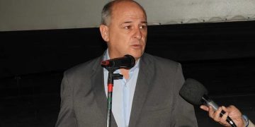 USET: «ARISTIMUÑO EN VEZ DE ESTAR LLEVANDO A CABO SU GESTIÓN DEBE ESTAR MIRANDO LAS REDES»