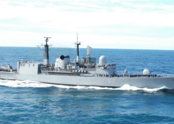 NO ES  NI PERÚ NI BRASIL: ESTE PAÍS EN CRISIS ECONÓMICA ES EL ÚNICO EN SUDAMÉRICO CON DESTRUCTORES NAVALES, SEGÚN GFP 2025