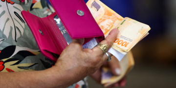 LA INFLACIÓN DE ENERO FUE DEL 2.2%, LA MÁS BAJA DESDE JULIO DEL 2020 Y ACUMULÓ 84,5% EN EL ÚLTIMO AÑO