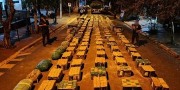 DETUVIERON UN CAMIÓN QUE CIRCULABA CON LAS LUCES APAGADAS Y DESCUBRIERON QUE LLEVABA SEIS TONELADAS DE MARIHUANA