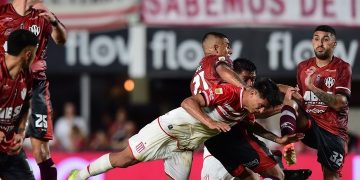 ESTUDIANTES REMONTÓ DOS GOLES LUEGO DE 14 AÑOS Y LLEGO A LA PUNTA DEL TORNEO