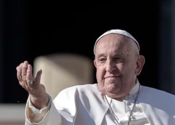 EL ESTADO DEL PAPA FRANCISCO ES «CRÍTICO PERO ESTABLE», INFORMÓ EL VATICANO