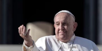 EL ESTADO DEL PAPA FRANCISCO ES «CRÍTICO PERO ESTABLE», INFORMÓ EL VATICANO