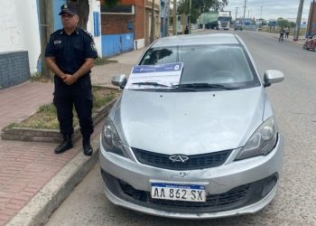 DOS HOMBRES FUERON DETENIDOS CON UNA CAMIONETA Y UN AUTO ROBADOS