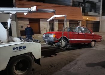 ALCOHOLIZADO HACIA MANIOBRAS PELIGROSAS EN SU AUTO