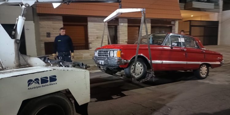 ALCOHOLIZADO HACIA MANIOBRAS PELIGROSAS EN SU AUTO