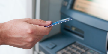 AUMENTAN LAS COMISIONES POR SACAR PLATA DEL CAJERO