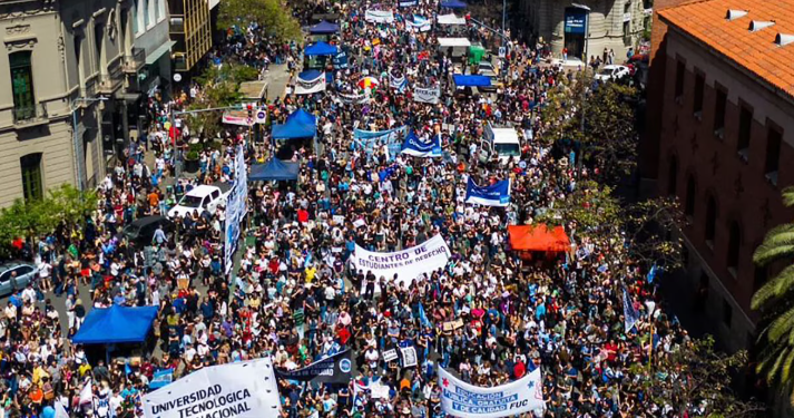 CONFLICTO UNIVERSITARIO: LOS DOCENTES REALIZAN UN PARO NACIONAL PARA EXIGIR UNA RECOMPOSICIÓN SALARIAL