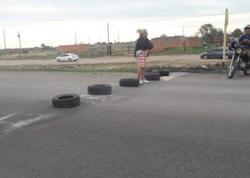 POR UN CORTE DE LUZ LOS VECINOS REALIZARON UN PIQUETES EN VILLA HIPÓDROMO