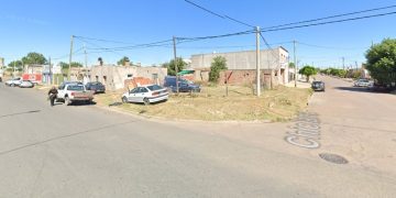 UNA MUJER FUE ASISTIDA LUEGO DE UN CHOQUE ENTRE DOS AUTOS EN VILLA ITALIA