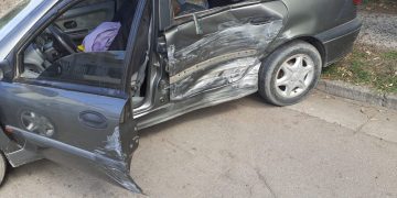 DOS AUTOS CHOCARON VILLA ROSAS