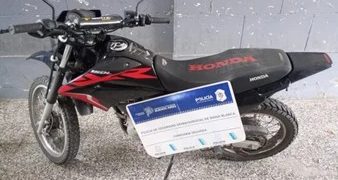 DOS MENORES FUERON ARRESTADOS LUEGO DE QUE INTENTARAN ROBAR UNA MOTO EN EL BARRIO PACÍFICO