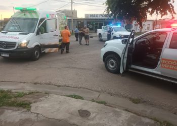 DOS MOTOCICLISTAS TUVIERON QUE SER HOSPITALIZADAS POR CHOQUES EN LA CIUDAD