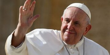 EL PAPA FRANCISCO PRESENTRO PEQUEÑAS MEJORÍAS Y SIGUE ESTABLE