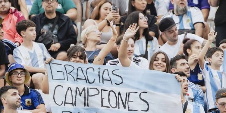 LA SELECCIÓN LE GANÓ 2 A 0 A LA SUB 20 A BENEFICIO DEL HOSPITAL PENNA