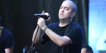 PATO FONTANET APUNTO CONTRA EL GOBIERNO DE JAVIER MILEI EN PLENO SHOW, «MANGA DE NAZIS»