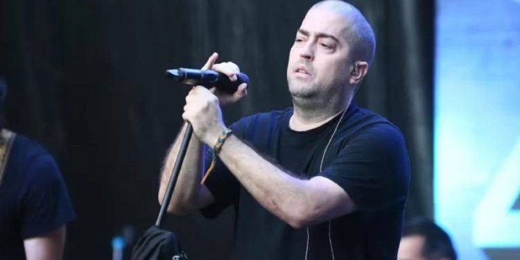 PATO FONTANET APUNTO CONTRA EL GOBIERNO DE JAVIER MILEI EN PLENO SHOW, «MANGA DE NAZIS»