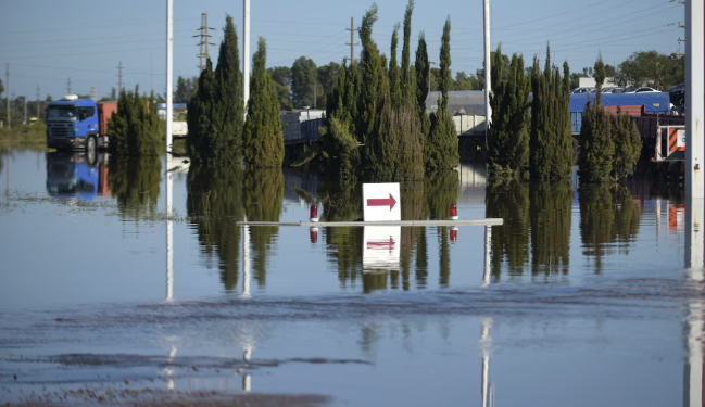 EL GOBIERNO REFORZARÁ LA ASISTENCIA A BAHÍA BLANCA, SIGUEN BUSCANDO VÍCTIMAS Y EMPIEZA EL DEBATE DE LA RECONSTRUCCIÓN